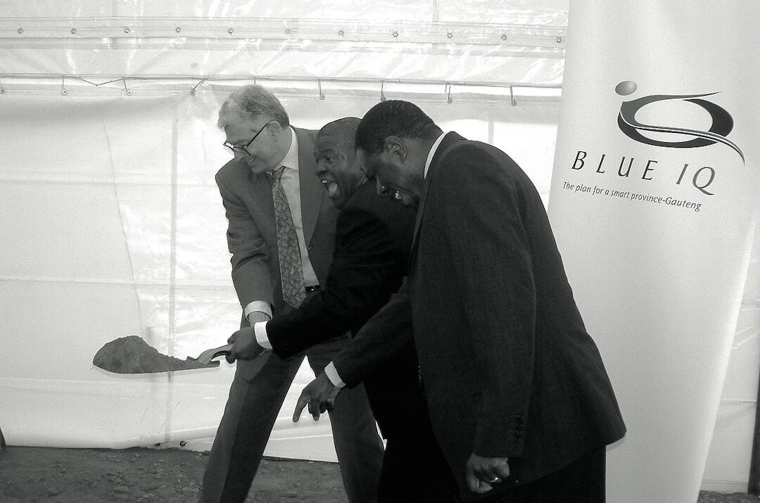 Chief Justice Arthur Chaskalson, Minister Penuell Maduna and Premier Mbhazima Shilowa turning the sod.