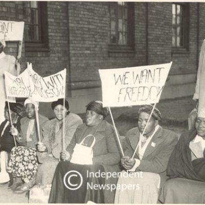 Women protest the implementation of the passes, 22 December 1952.